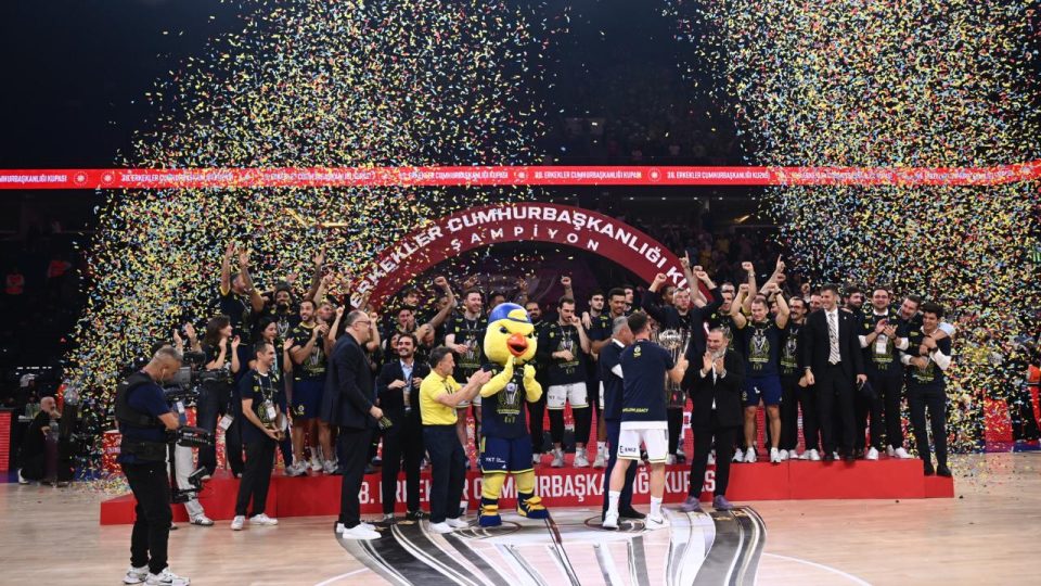 Fenerbahçe Beko, 38. Erkekler Cumhurbaşkanlığı Kupası’nı aldı